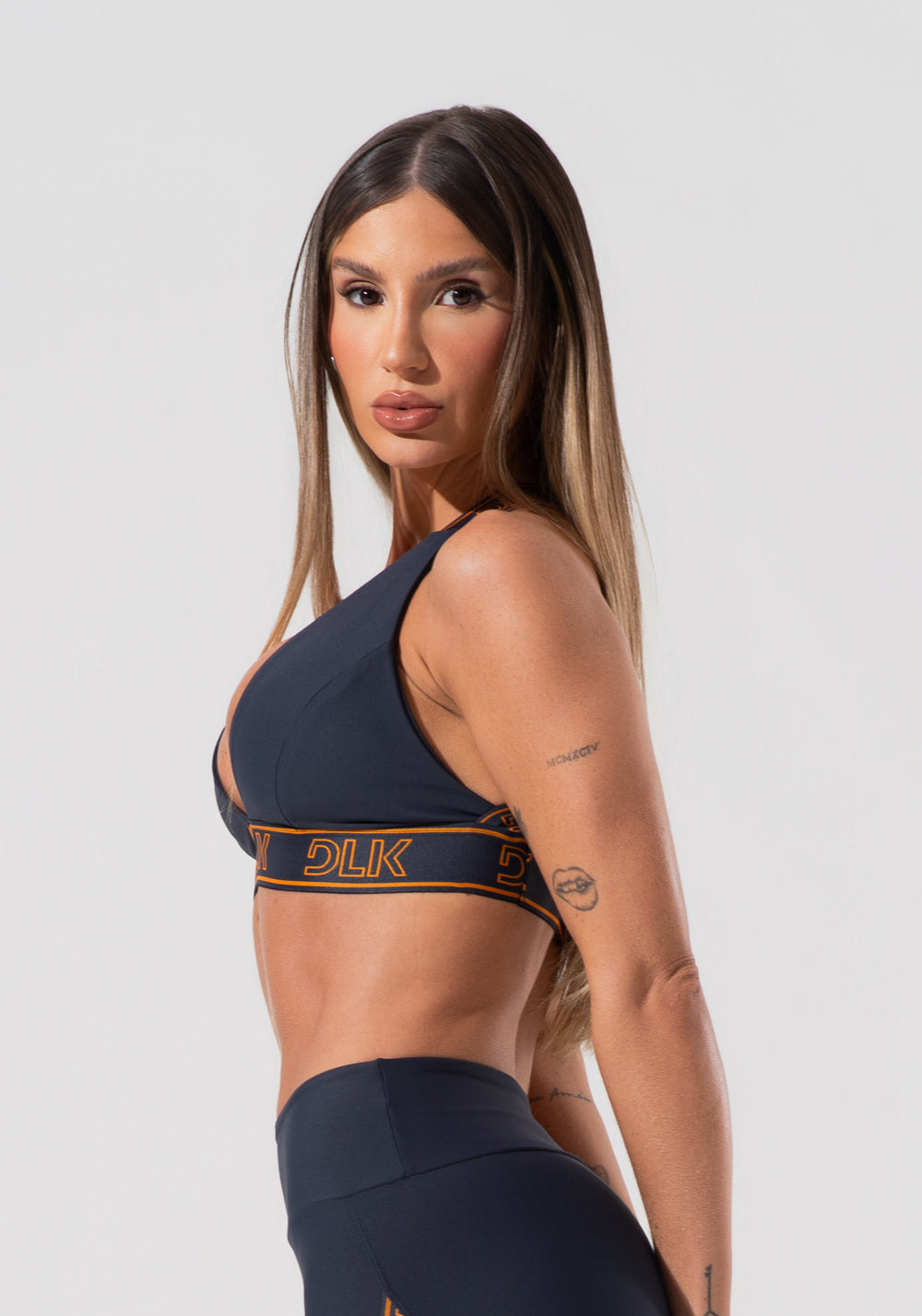 Top Fitness Feminino Com Bojo E Alças Cruzadas De Elástico Activity Dlk Grafite