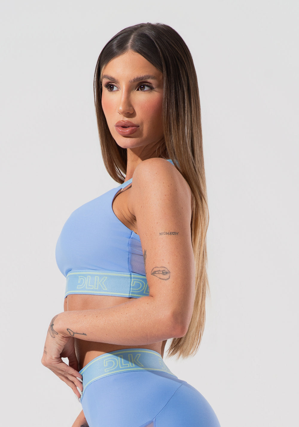 Top Fitness Feminino Com Bojo E Alças De Elástico Com Tule Nas Costas Activity Dlk Azul