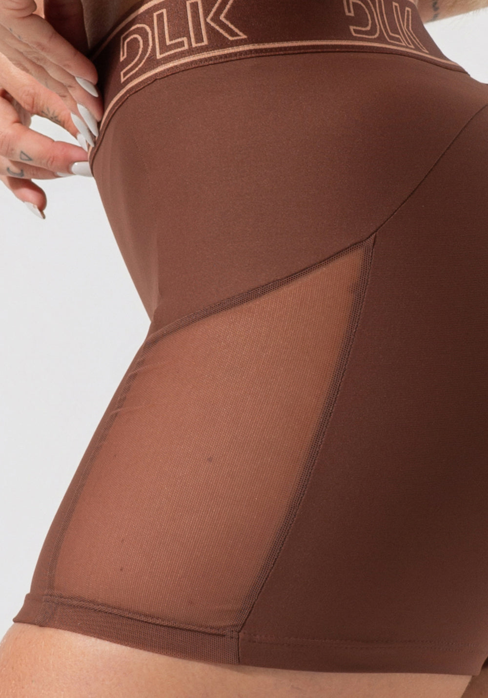 Short Fitness Feminino Com Elástico No Cós E Tule Lateral Activity Dlk Marrom