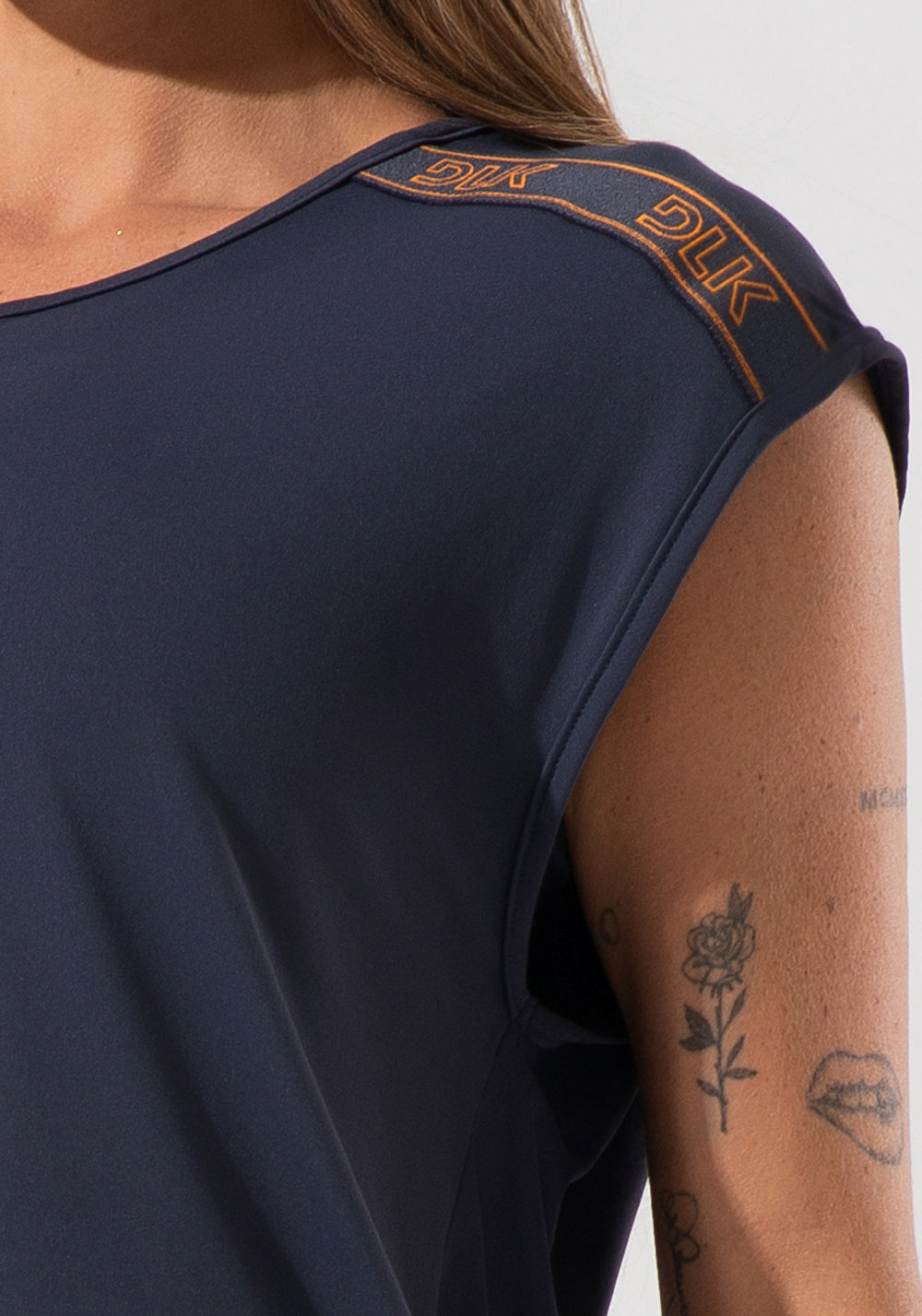 Blusa Feminina Com Elástico Nos Ombros Activity Dlk Grafite