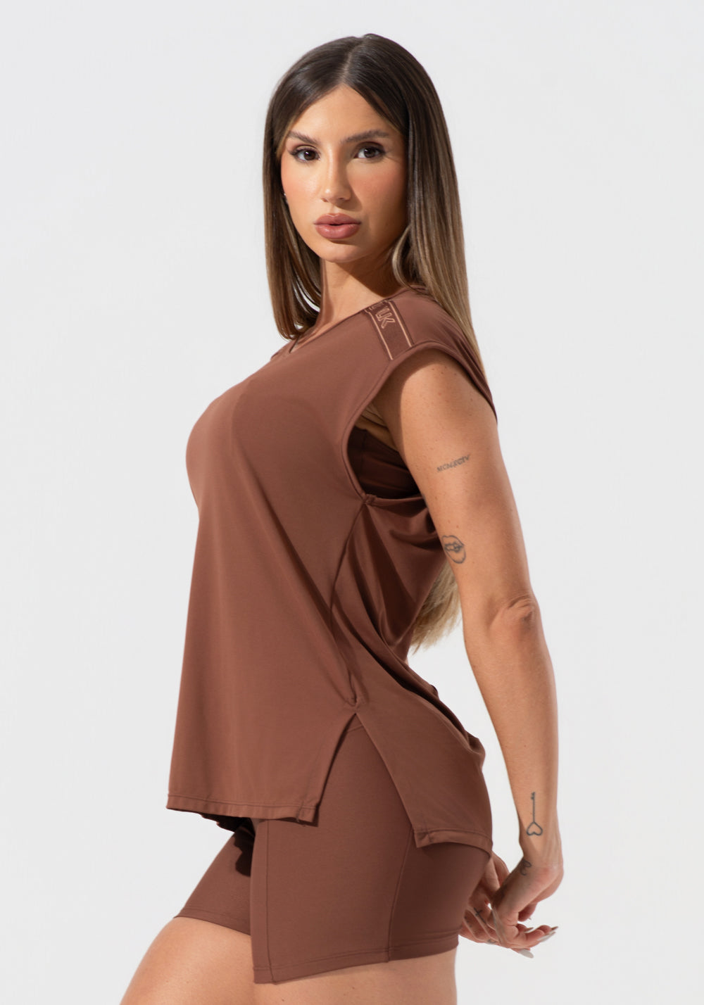 Blusa Feminina Com Elástico Nos Ombros Activity Dlk Marrom