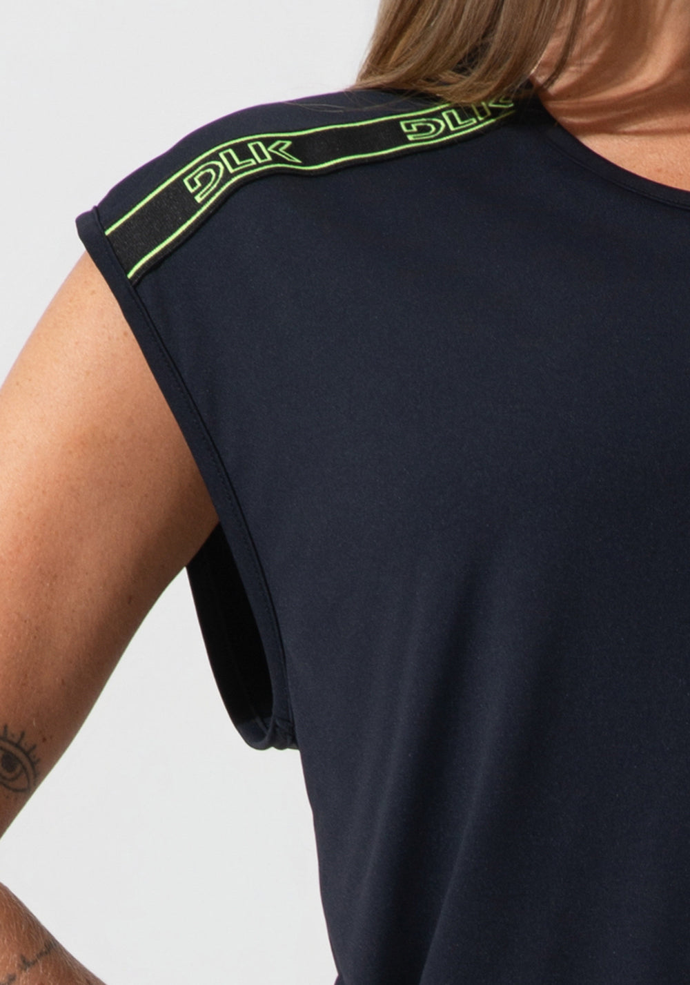 Blusa Feminina Com Elástico Nos Ombros Activity Dlk Preto