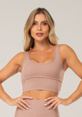 Top Fitness Feminino Nude Com Alças Largas E Recortes Lush Dlk