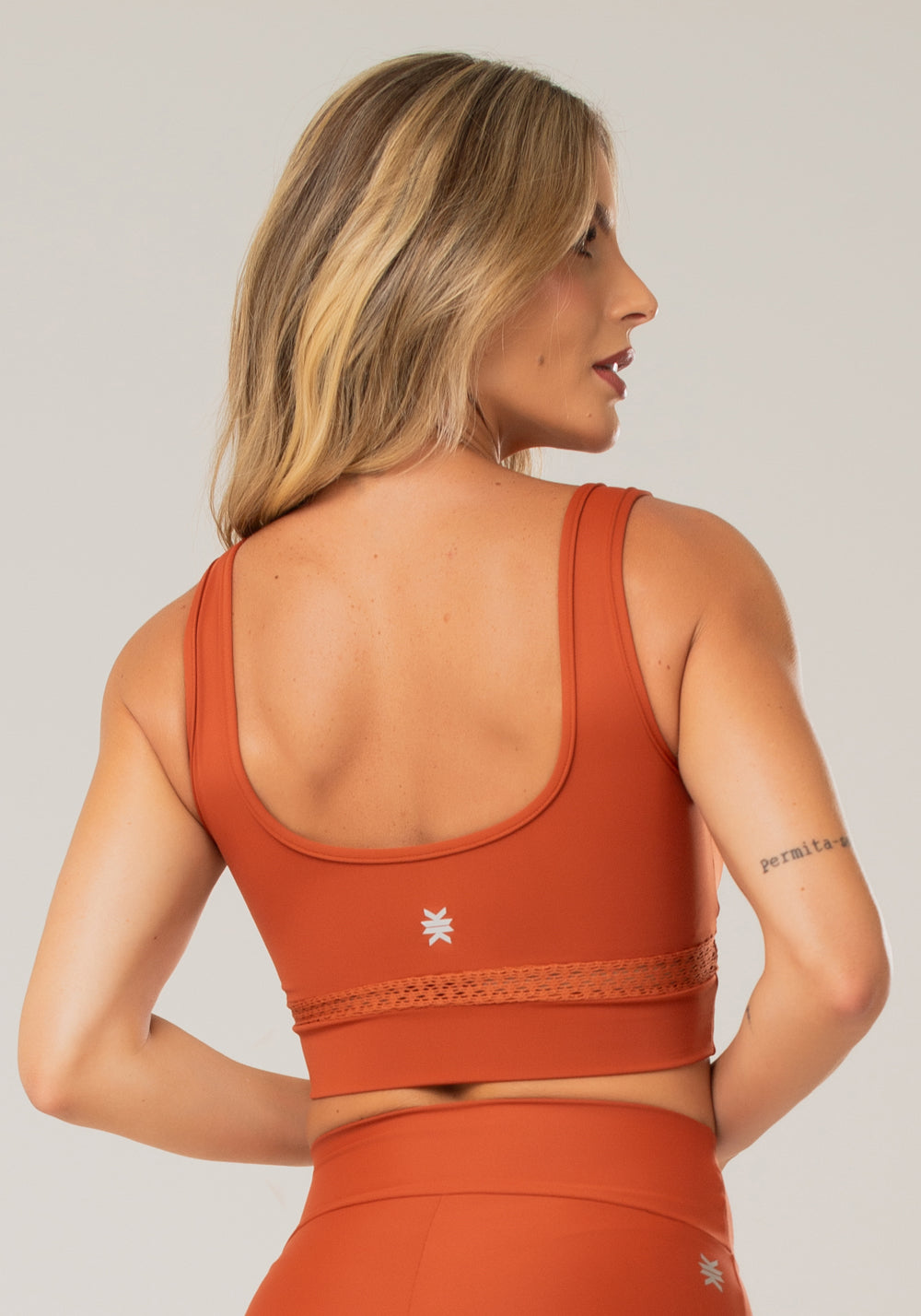 Top Fitness Feminino Terracota Com Detalhe Em Tela Lush Dlk