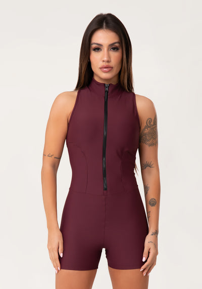 Macaquinho Fitness Feminino Vinho com Zíper e Recortes Aura Dlk