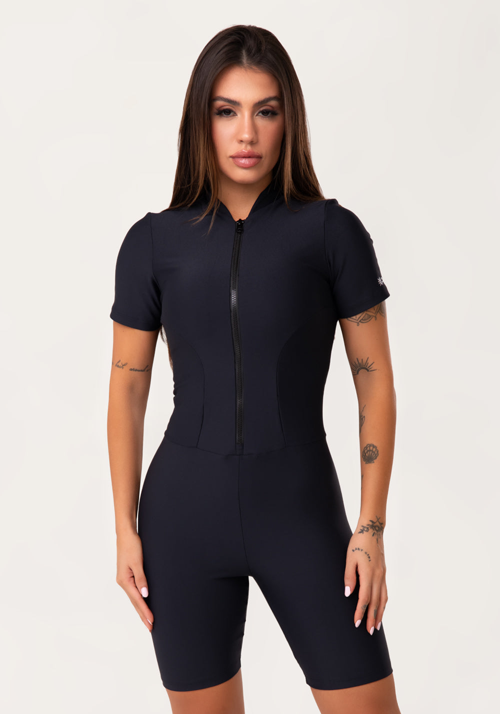 Macaquinho Bermuda Fitness Feminino Preto Com Manga E Zíper Aura Dlk