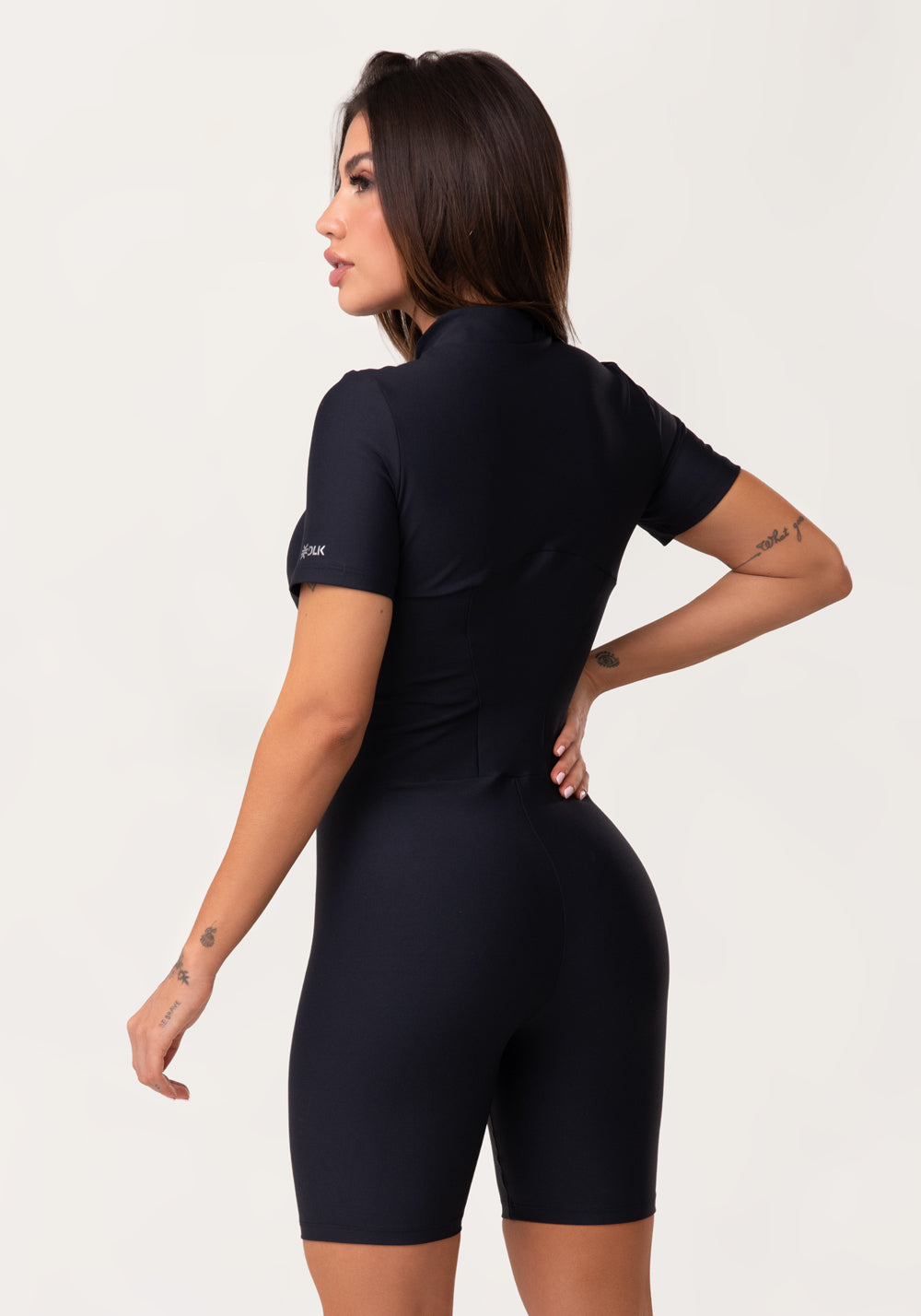 Macaquinho Bermuda Fitness Feminino Preto Com Manga E Zíper Aura Dlk