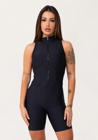 Macaquinho Bermuda Fitness Feminino Preto com Zíper e Recortes Aura Dlk