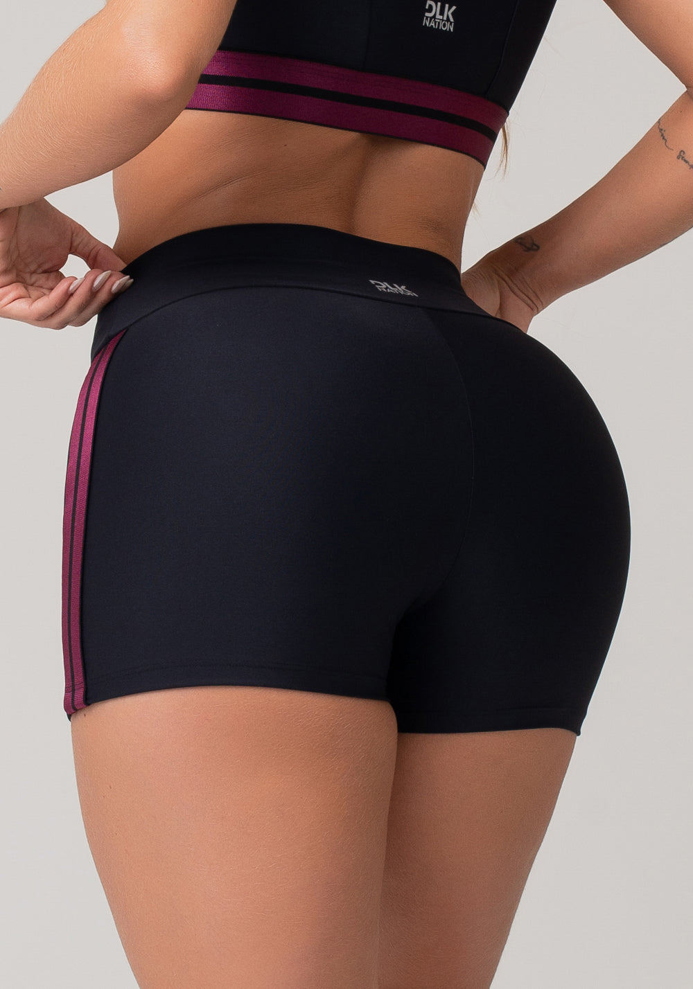 Short Fitness Feminino Preto Com Elástico Lateral Listrado Roxo Nation Dlk