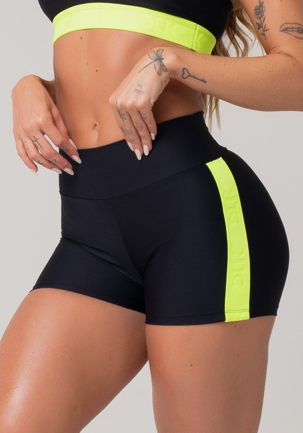 Short Fitness Feminino Preto Com Elástico Lateral Amarelo Neon Energy Dlk