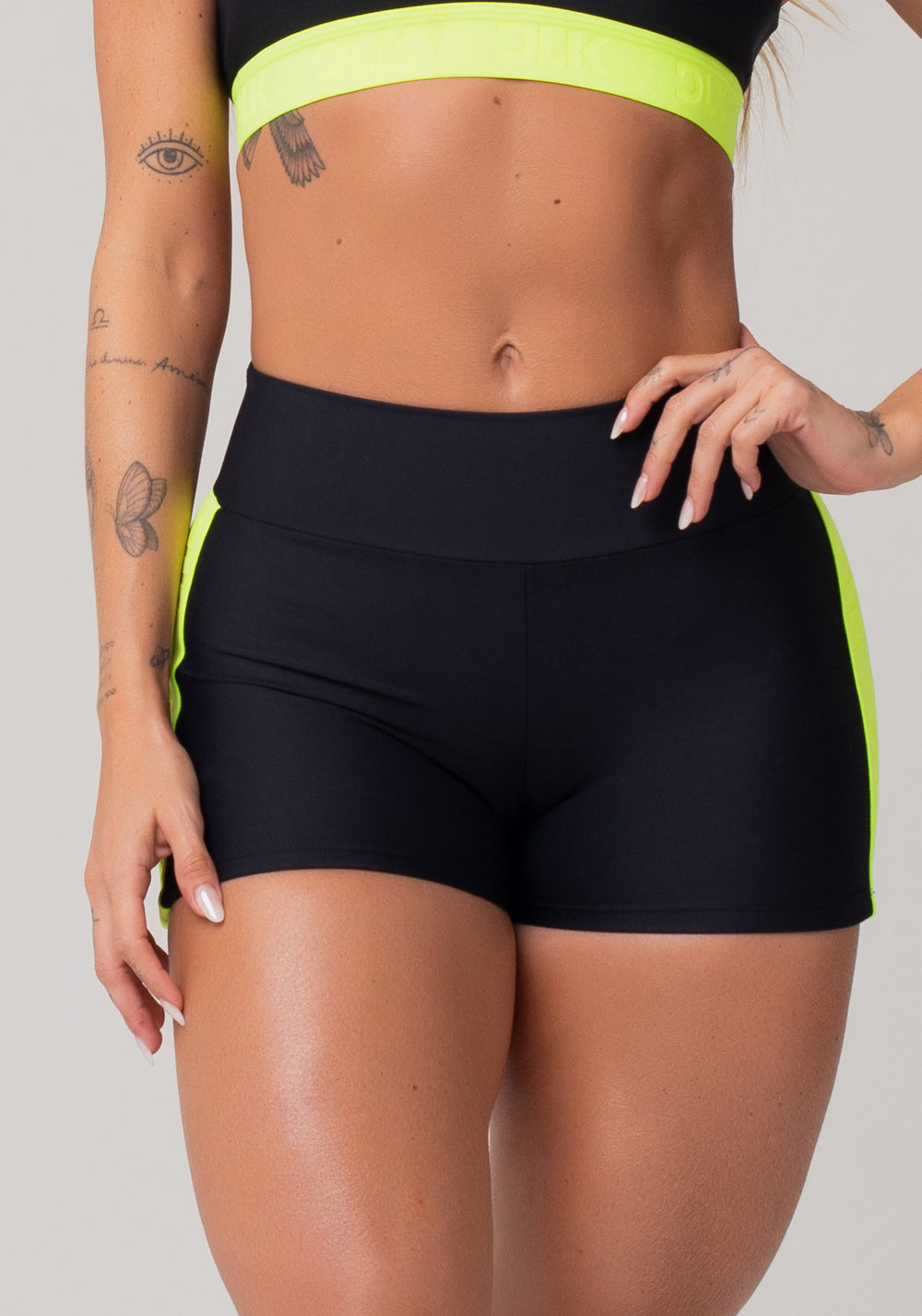 Short Fitness Feminino Preto Com Elástico Lateral Amarelo Neon Energy Dlk
