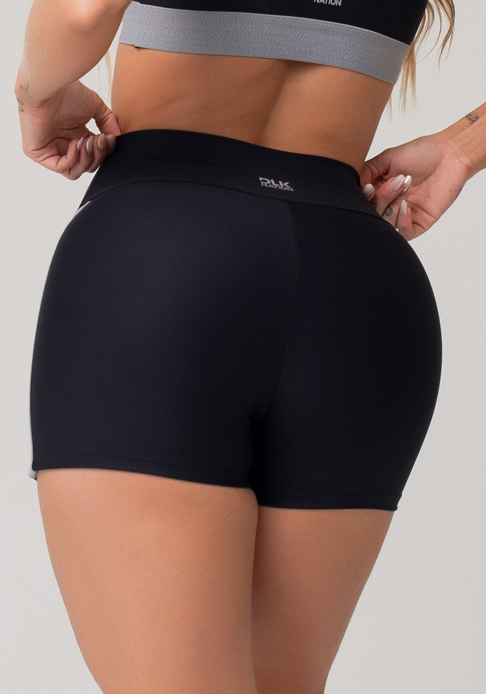 Short Fitness Feminino Preto Com Elástico Lateral Mescla Nation Dlk