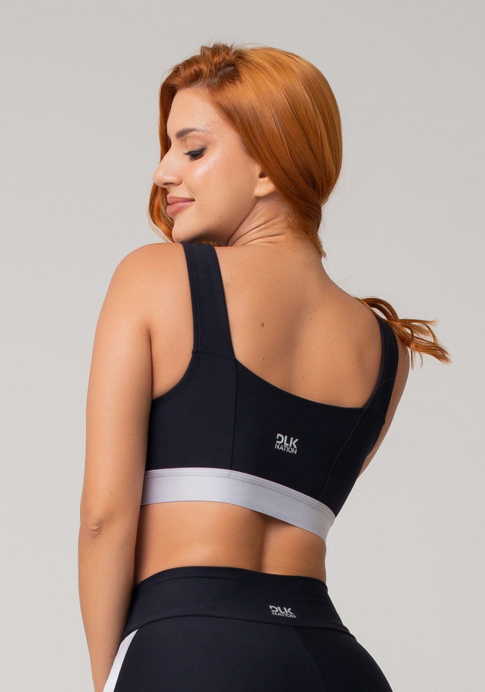 Top Fitness Feminino Preto Com Decote Reto E Elástico Prata Nation Dlk