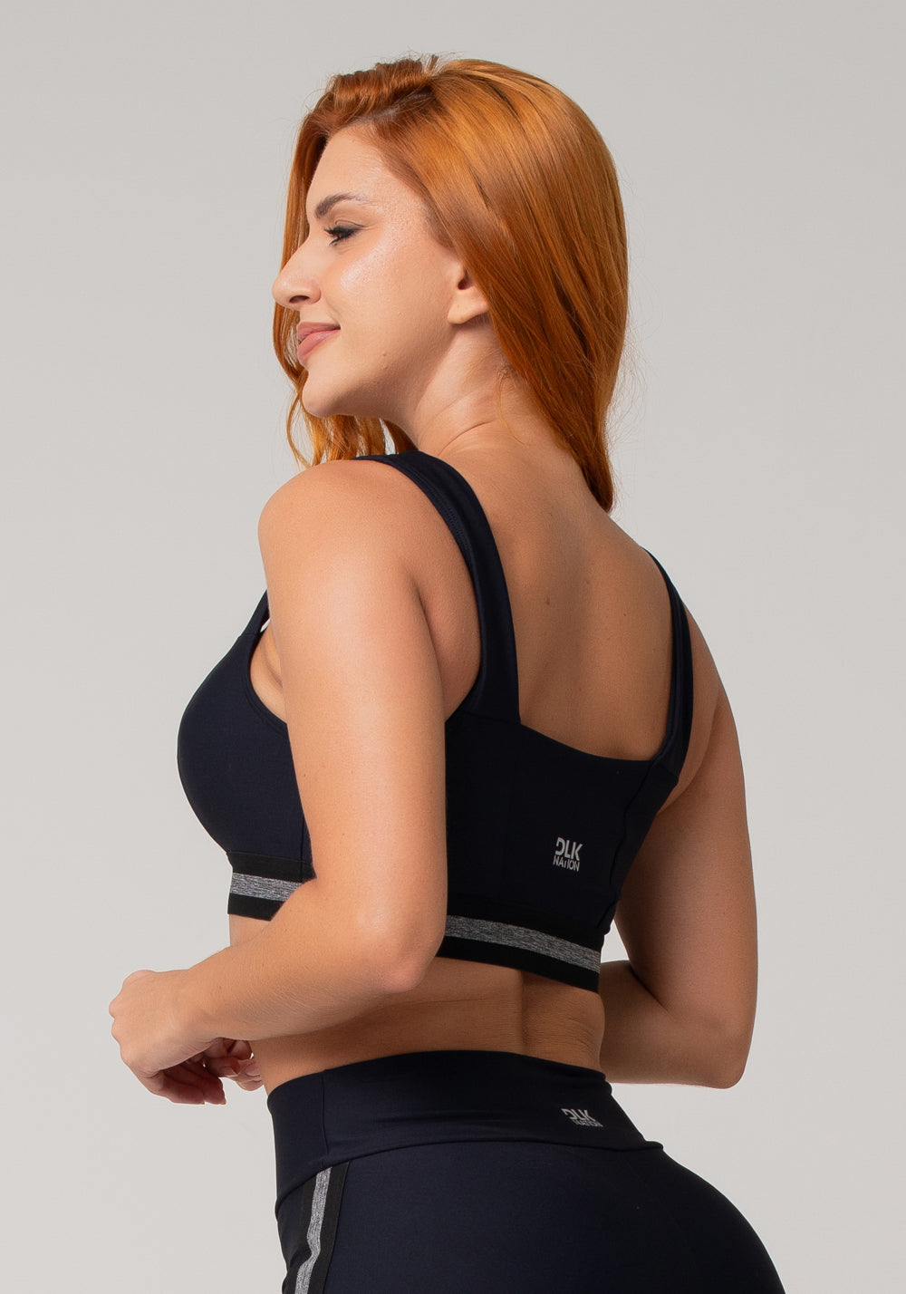 Top Fitness Feminino Preto Com Decote Reto E Elástico Listrado Mescla Nation Dlk
