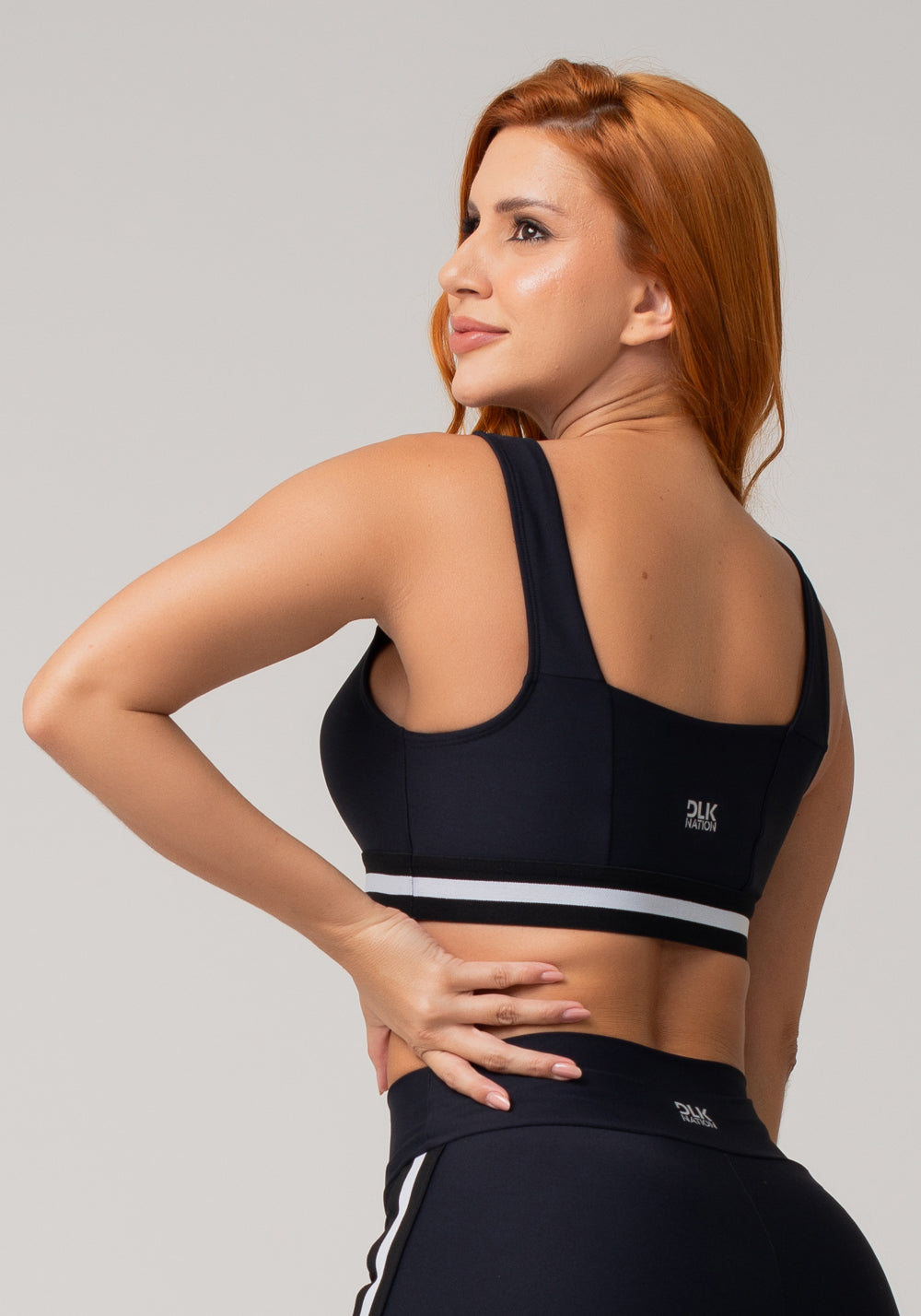 Top Fitness Feminino Preto Com Decote Reto E Elástico Listrado Branco Nation Dlk