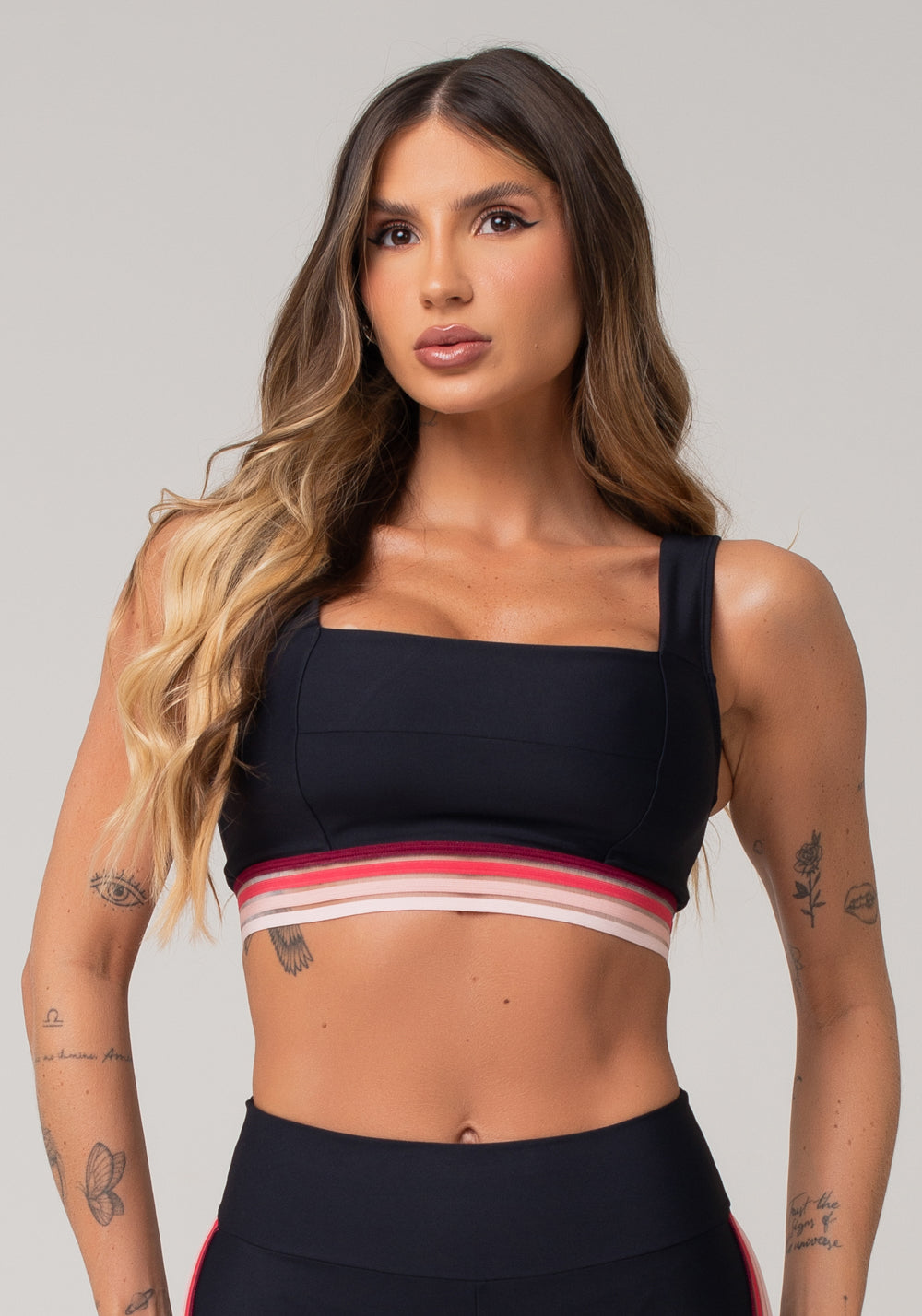 Top Fitness Feminino Preto Com Decote Reto E Elástico Degradê Rosa Nation Dlk