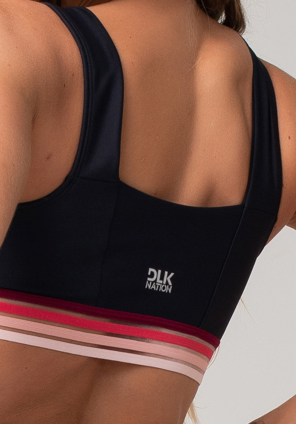 Top Fitness Feminino Preto Com Decote Reto E Elástico Degradê Rosa Nation Dlk