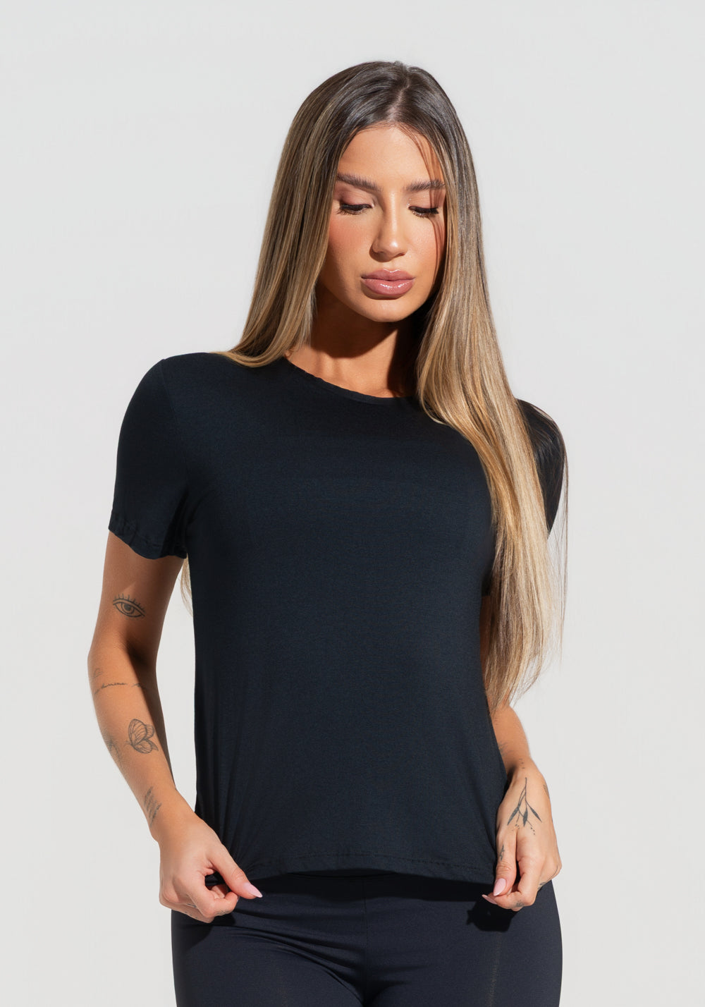 Blusa Baby Look Feminina Com Manga Curta Preto Oasis Dlk