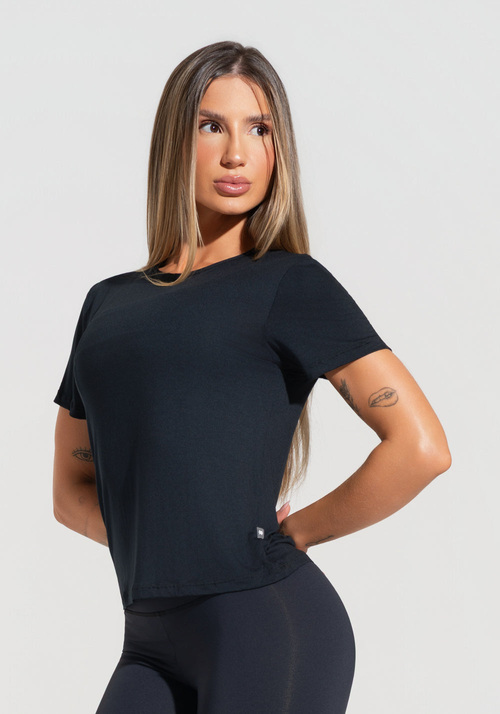 Blusa Baby Look Feminina Com Manga Curta Preto Oasis Dlk
