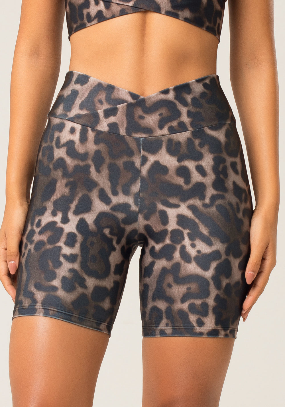 Bermuda Fitness Feminina Com Cós Transpassado Estampada Onça Animal Printed Dlk