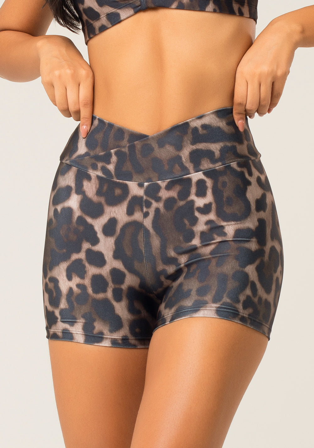 Short Fitness Feminino Com Cós Transpassado Estampado Onça Animal Printed Dlk