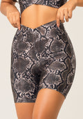Bermuda Fitness Feminina Com Cós Transpassado Estampada Cobra Animal Printed Dlk