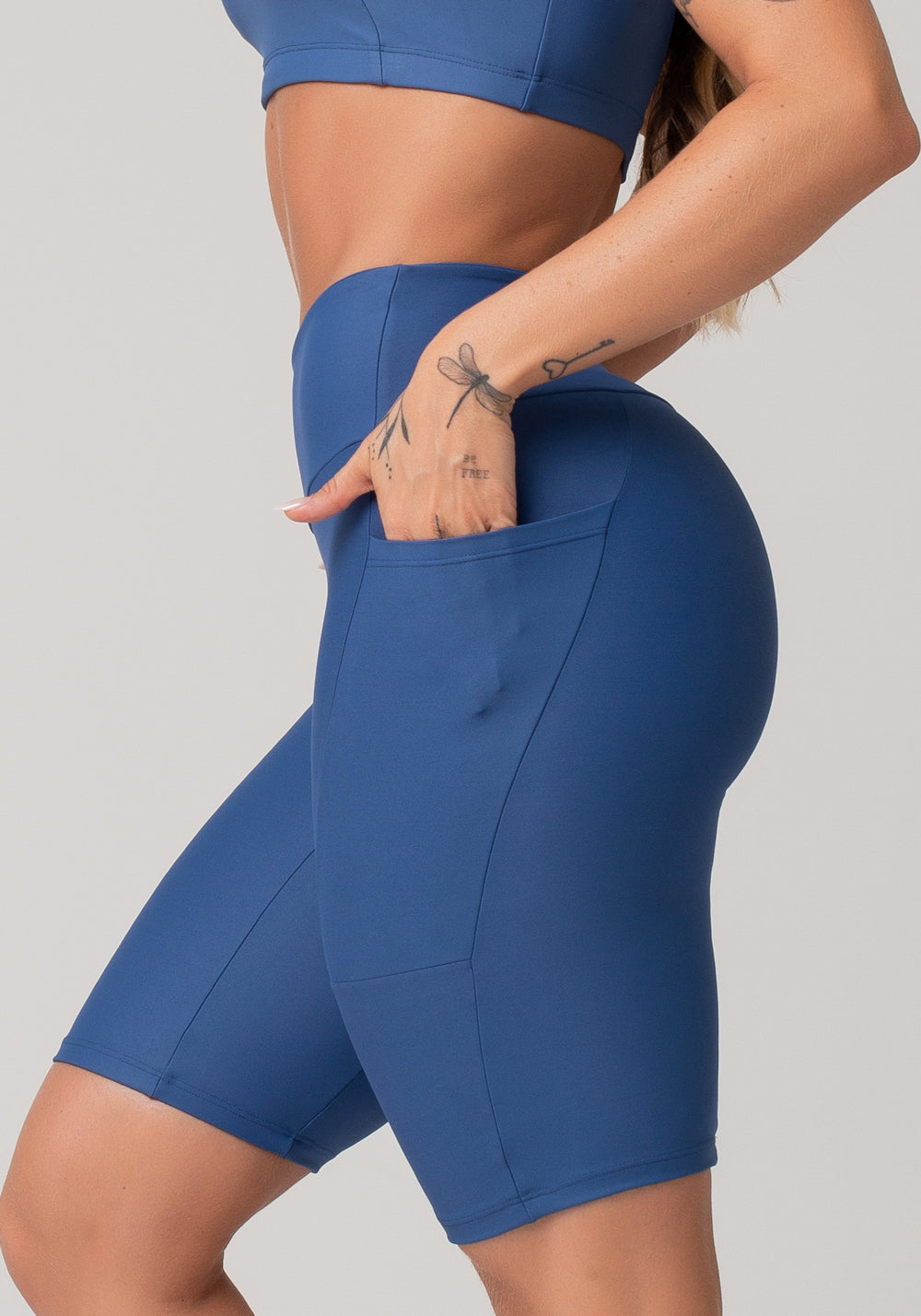 Bermuda De Treino Feminina Com Bolsos Básica Dlk Azul