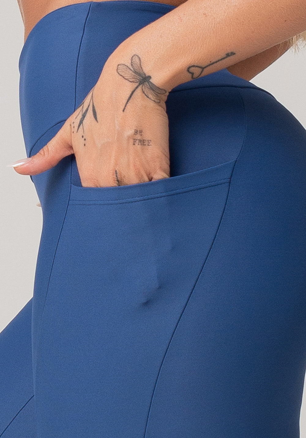 Bermuda De Treino Feminina Com Bolsos Básica Dlk Azul