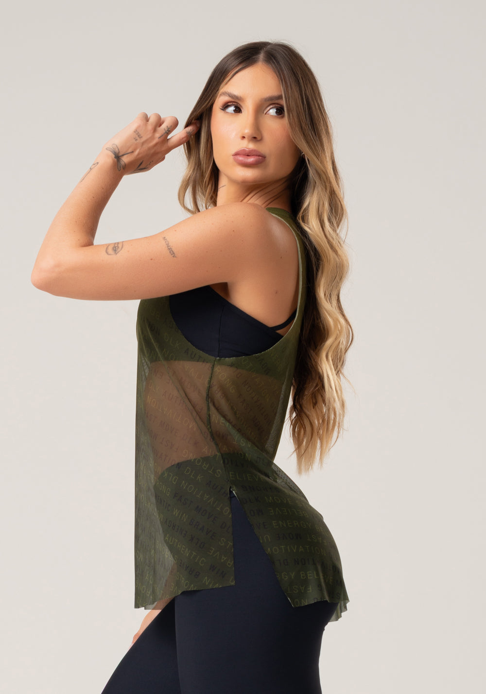 Camiseta Feminina De Tule Com Abertura Lateral Estampada Authentic Verde Printed Dlk