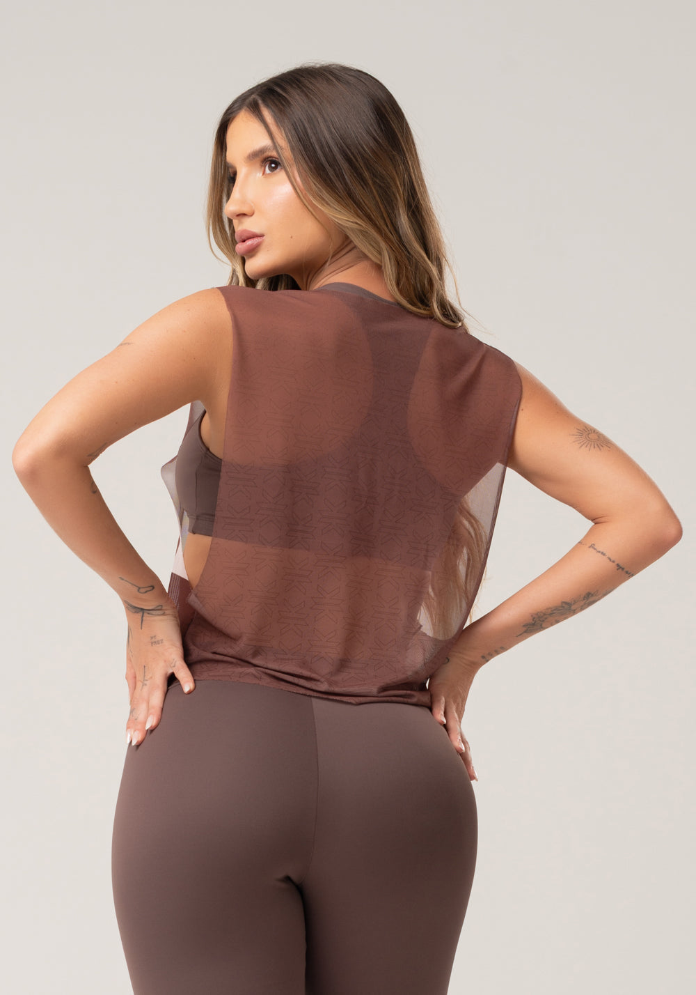 Cropped Feminino De Tule Estampado Motivation Marrom Printed Mousse Dlk