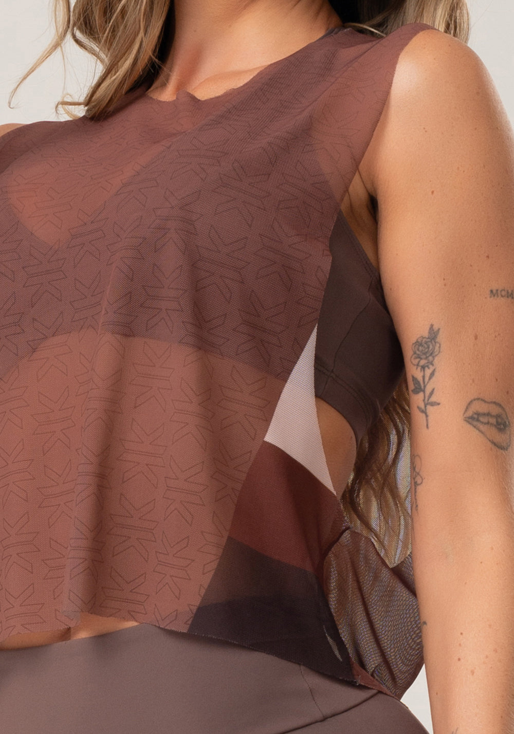 Cropped Feminino De Tule Estampado Motivation Marrom Printed Mousse Dlk