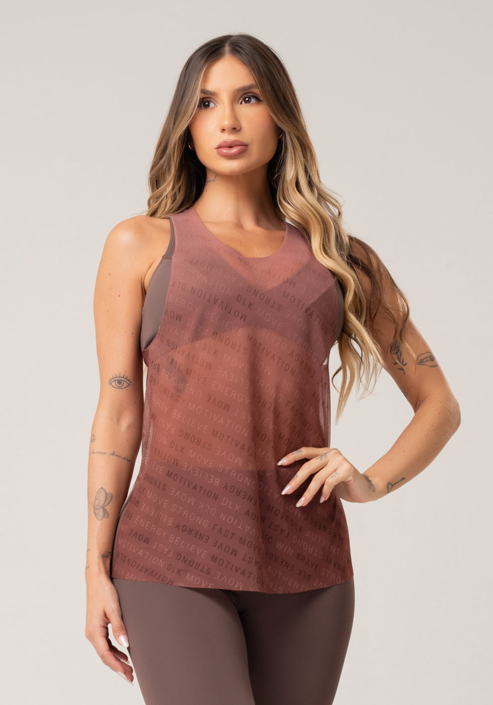 Camiseta Feminina De Tule Com Abertura Lateral Estampada Authentic Marrom Printed Dlk