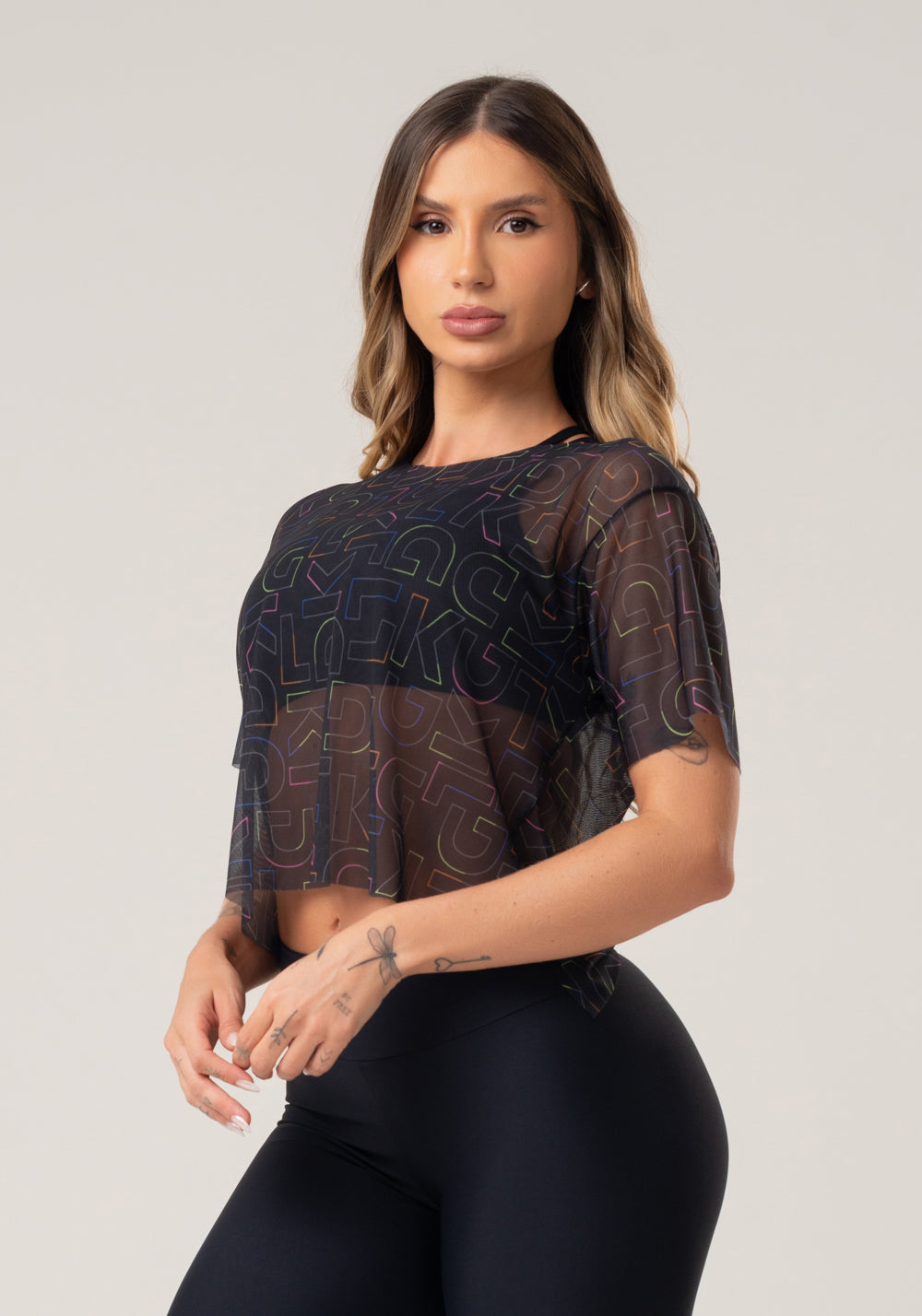 Blusa Feminina De Tule Estampada Logomania Colorido Printed Dlk