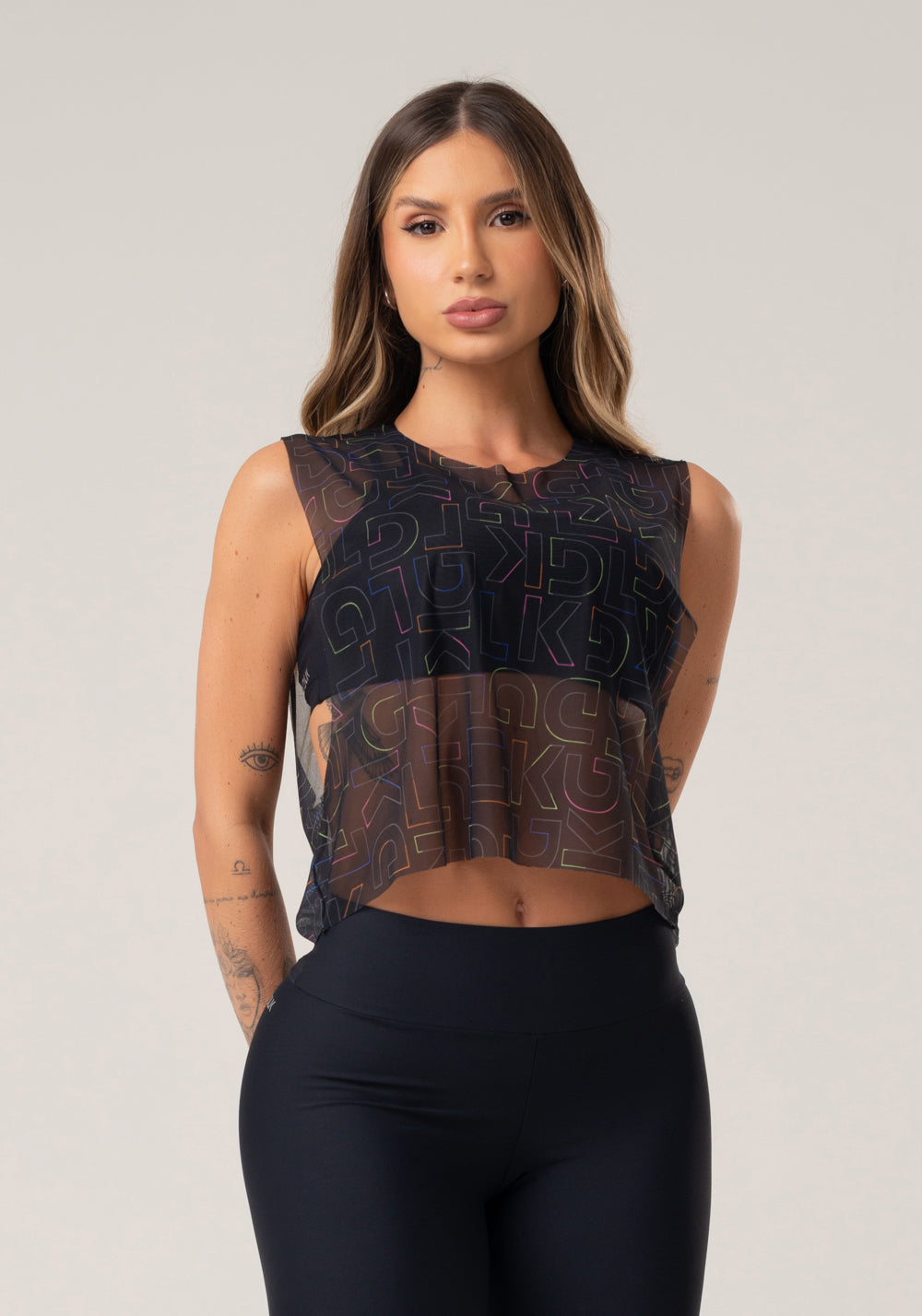 Cropped Feminino De Tule Estampado Logomania Colorido Printed Dlk