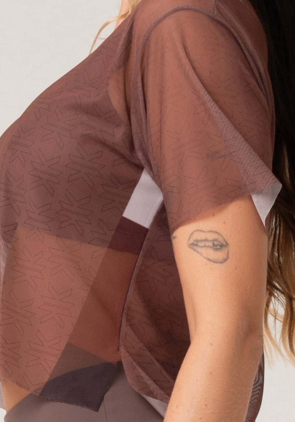 Blusa Feminina De Tule Estampada Motivation Marrom Printed Mousse Dlk