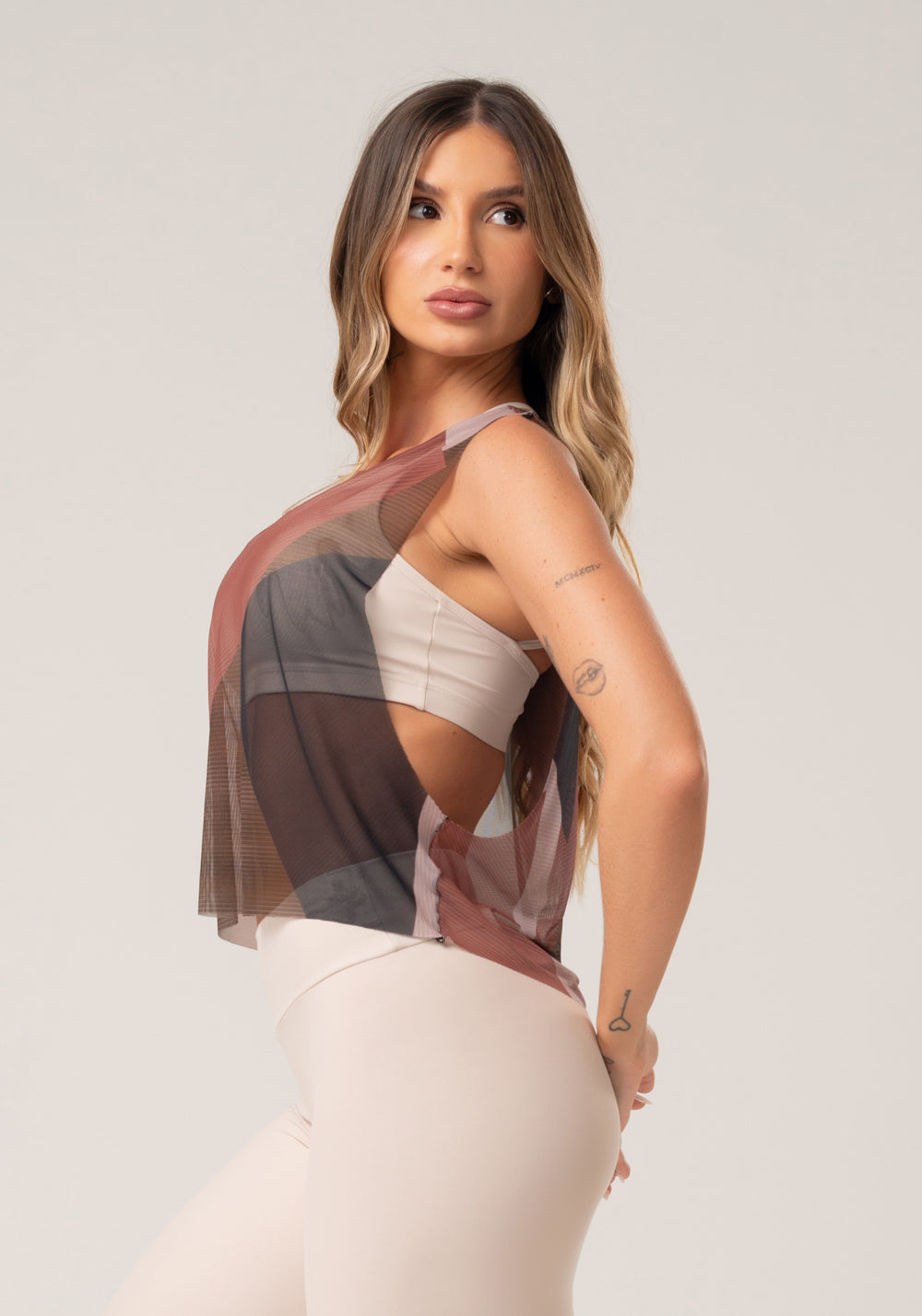 Cropped Feminino De Tule Estampado Strip Marrom Printed Dlk
