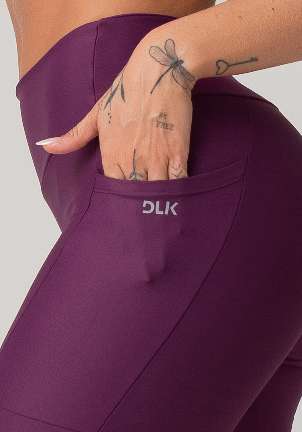Bermuda De Treino Feminina Com Bolsos Básica Dlk Vinho