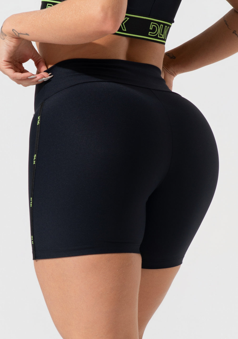 Bermuda Fitness Feminina Com Elástico Estreito Lateral Activity Dlk Preto