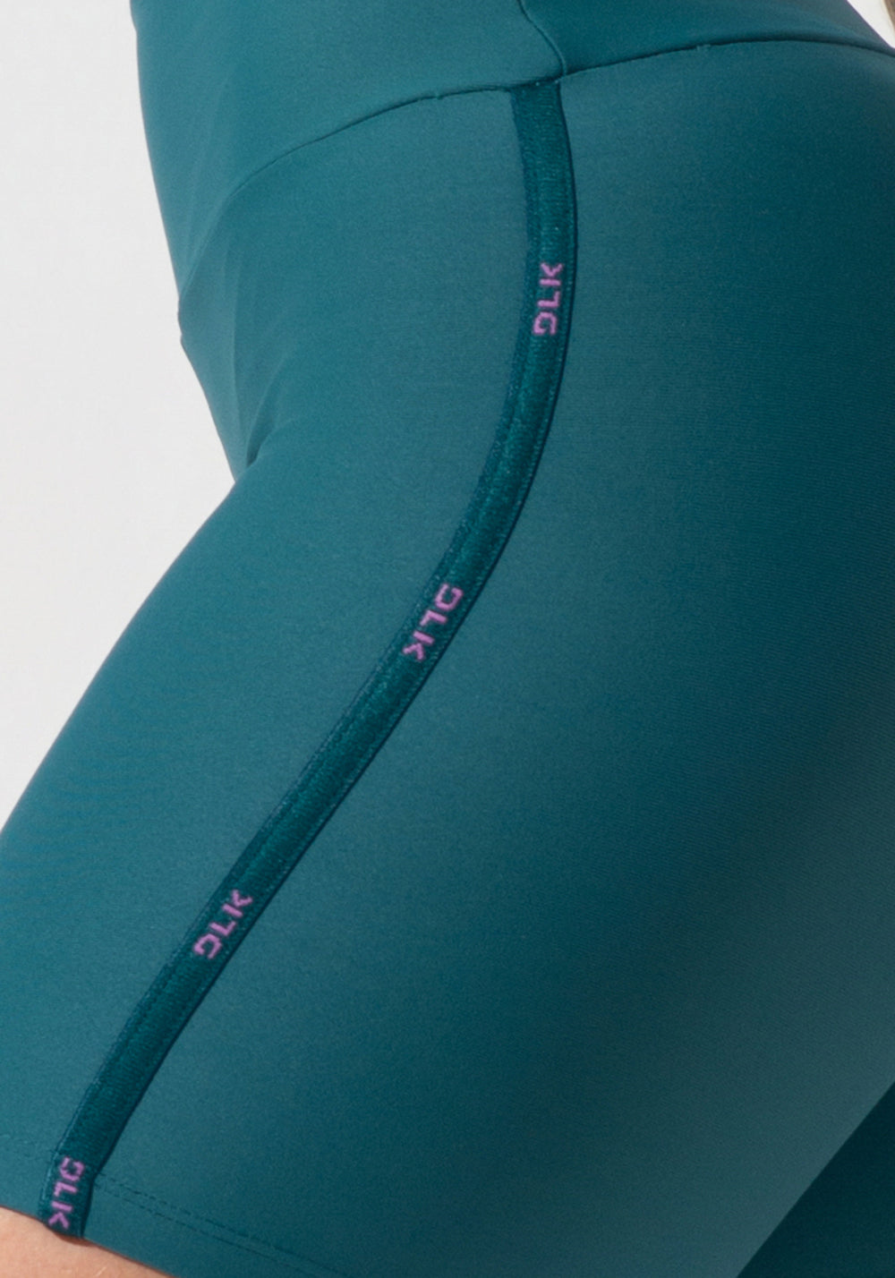 Bermuda Fitness Feminina Com Elástico Estreito Lateral Activity Dlk Verde