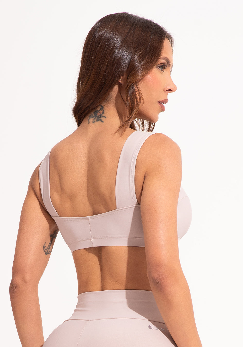 Top Fitness Feminino Nude Com Alça Larga E Recortes Aura Dlk