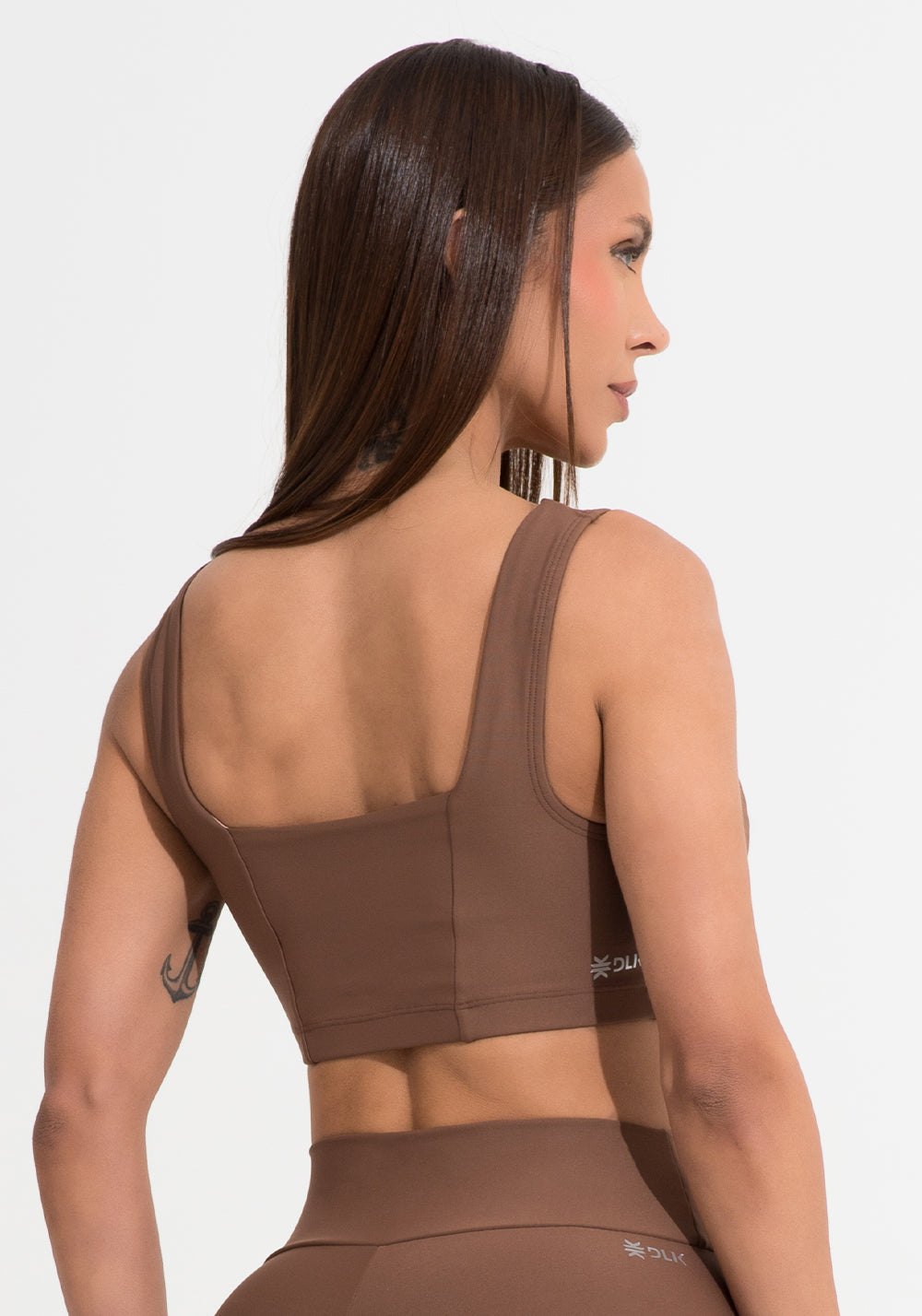 Top Fitness Feminino Marrom Decote Reto Com Recortes Aura Dlk