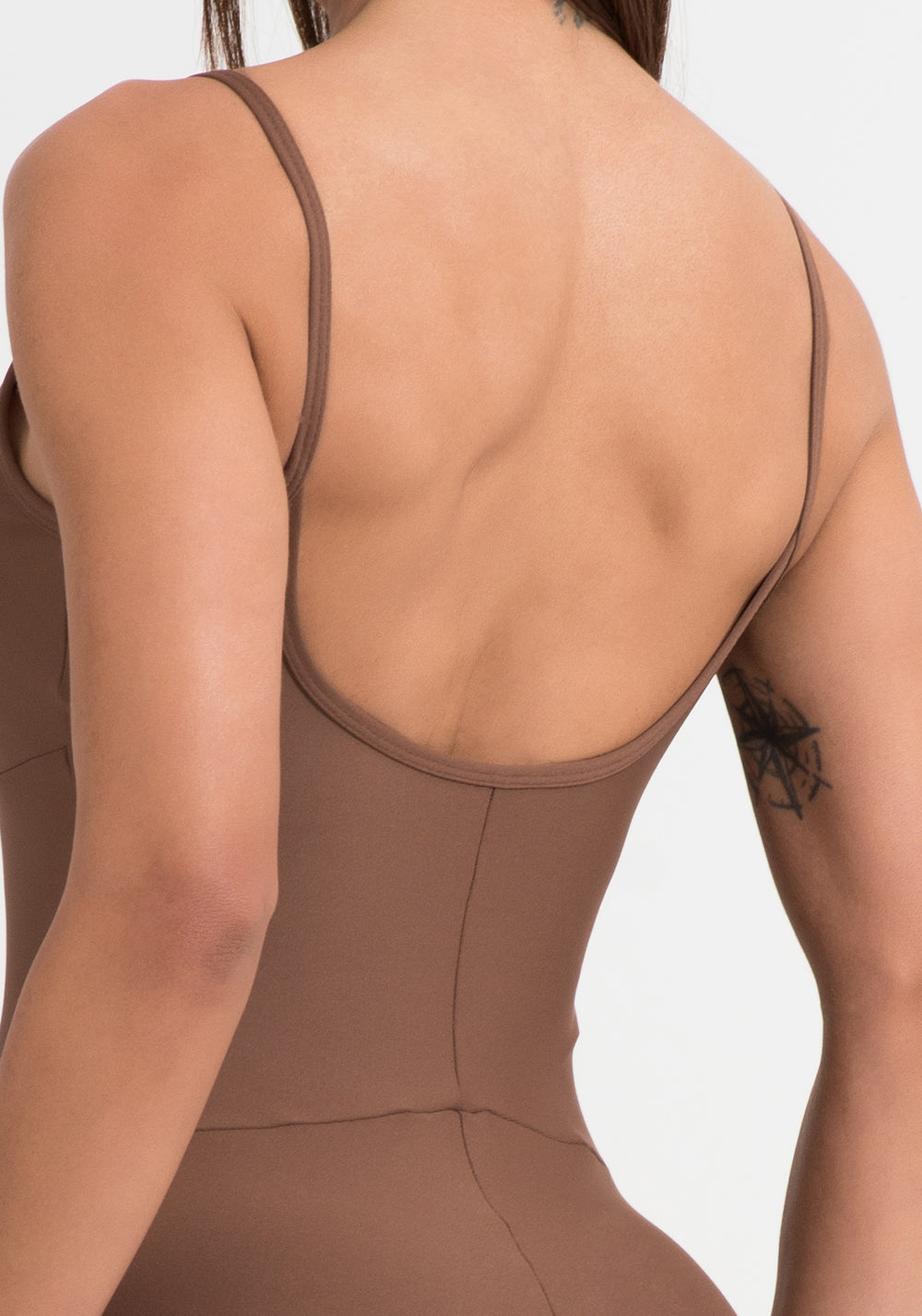 Macaquinho Fitness Feminino Curto Marrom Aura Dlk