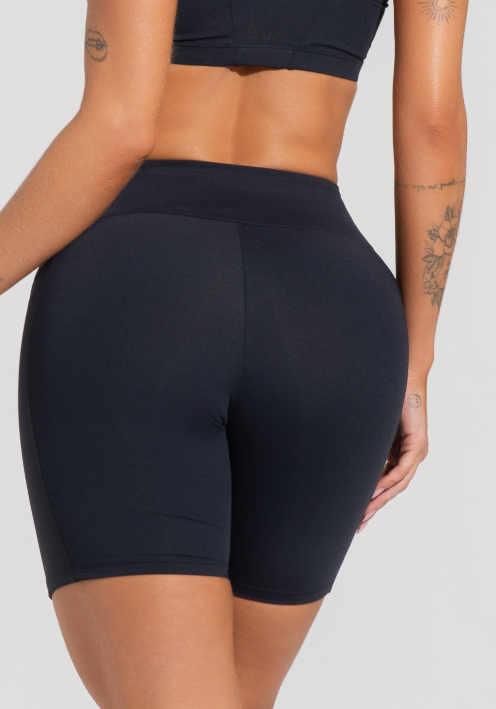 Bermuda Fitness Feminina Com Bolsos Soul Dlk Preto