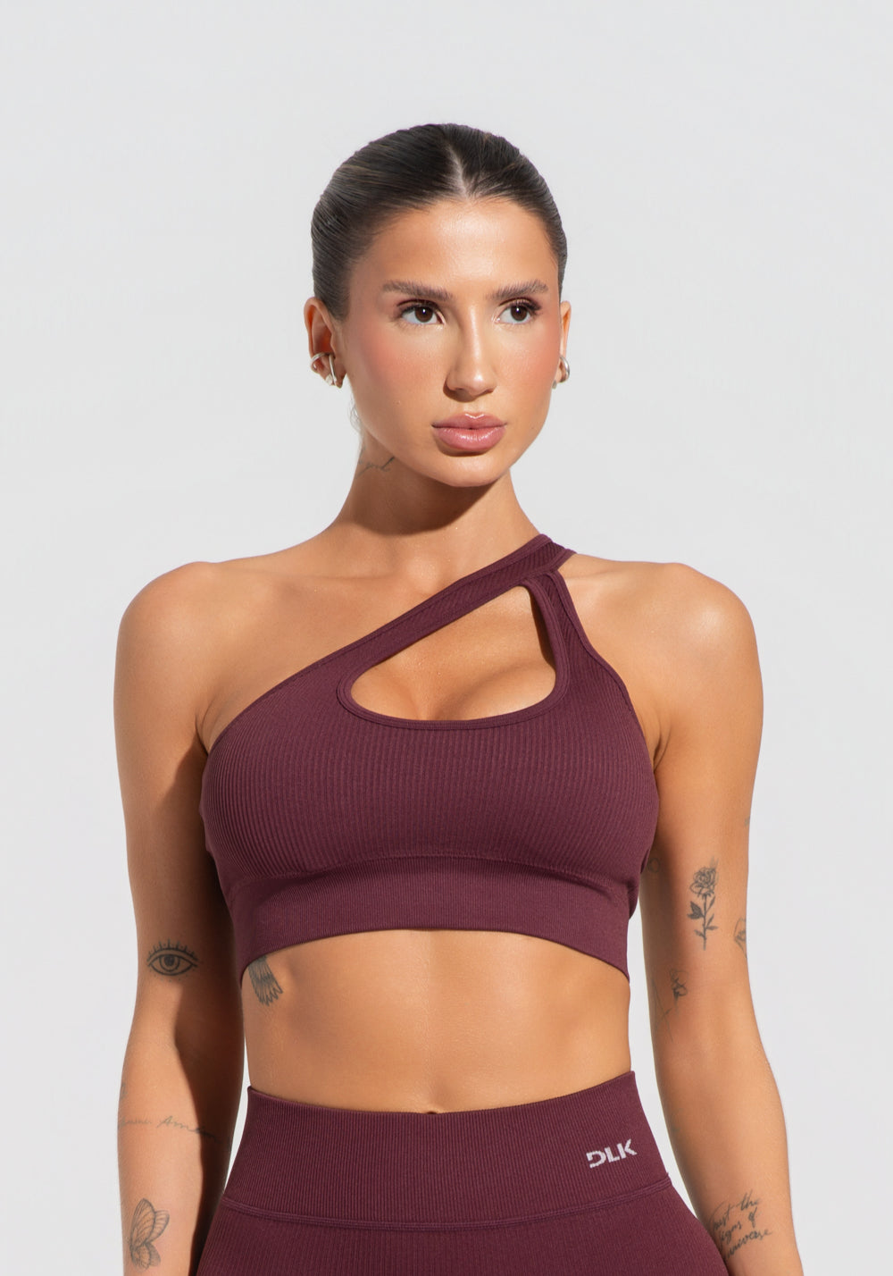 Top Fitness Feminino Vinho Canelado Com Bojo E Detalhe Vazado Seamless+ Dlk