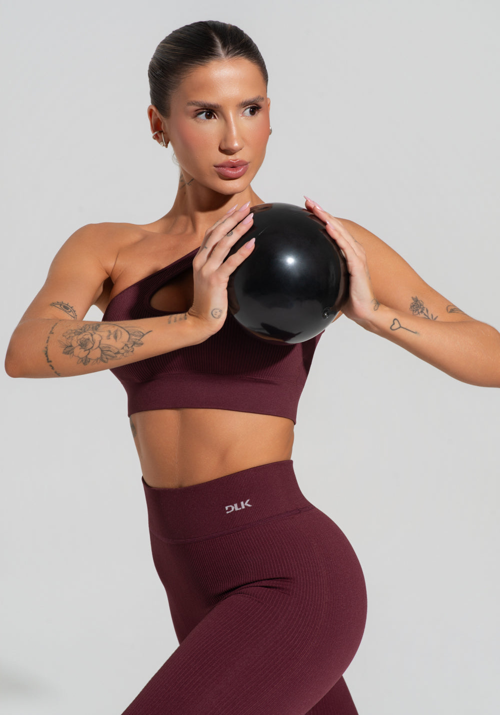 Top Fitness Feminino Vinho Canelado Com Bojo E Detalhe Vazado Seamless+ Dlk