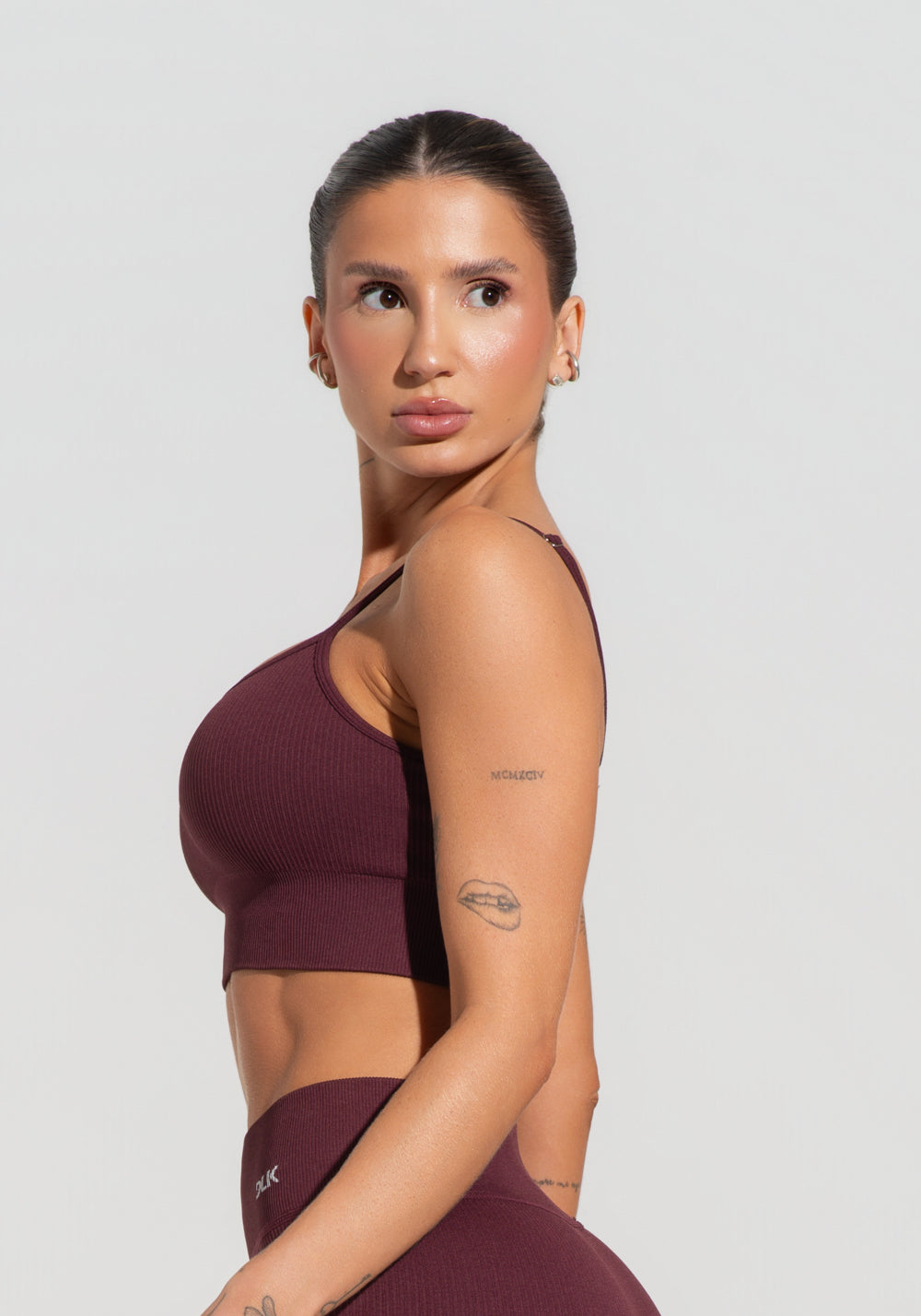 Top Fitness Feminino Vinho Canelado Com Bojo E Alças Reguláveis Seamless+ Dlk