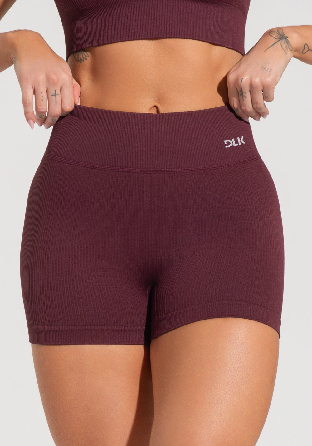 Short Fitness Feminino Vinho Canelado Com Cós Alto Seamless+ Dlk