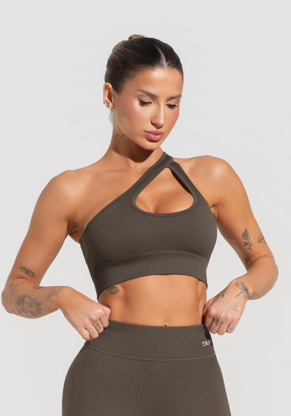 Top Fitness Feminino Verde Oliva Canelado Com Bojo E Detalhe Vazado Seamless+ Dlk