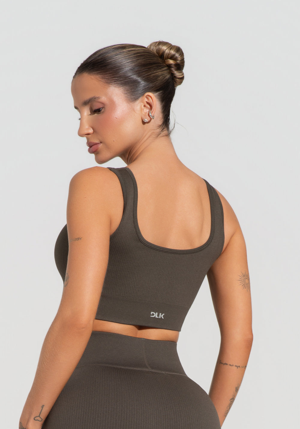Top Fitness Feminino Verde Oliva Canelado Com Bojo Seamless+ Dlk