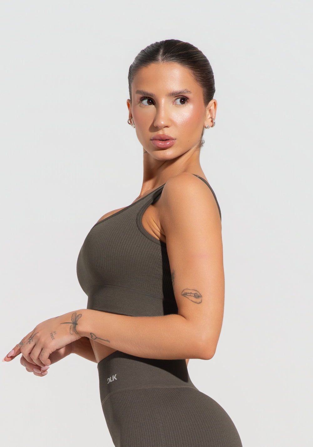 Top Fitness Feminino Verde Oliva Canelado Com Bojo Seamless+ Dlk